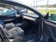 ✅ 2025 Tesla Model Y Long Range • VIN: 7SAYGDED6SA359486 • Lot: 43322820. Wystawiony na IAAI z przebiegiem 14 134 mil. Bezpłatny archiwum sprzedaży aukcyjnych z USA i szczegółowy raport historii pojazdu na DreamBid. Zdjęcie 5.