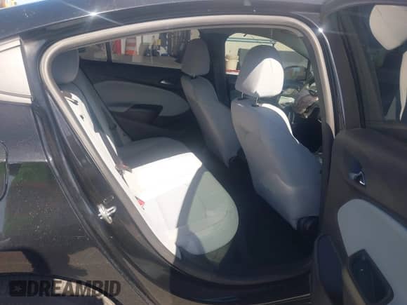 ✅ 2019 Chevrolet Cruze LS • VIN: 1G1BC5SM9K7130813 • Lot: 43519748. Wystawiony na IAAI z przebiegiem 100 720 mil. Bezpłatny archiwum sprzedaży aukcyjnych z USA i szczegółowy raport historii pojazdu na DreamBid. Zdjęcie 8.