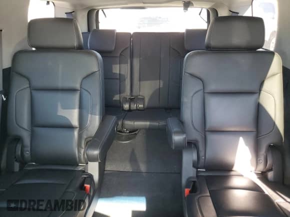 2019 Chevrolet Tahoe LT z VIN 1GNSKBKC8KR295232, wystawiony jako Copart lot #85880395 z przebiegiem 86 415 mil mil oraz Szkoda całkowita • Salvage title. Historia ofert i sprzedaży dostępna na DreamBid. Obrazek 10.