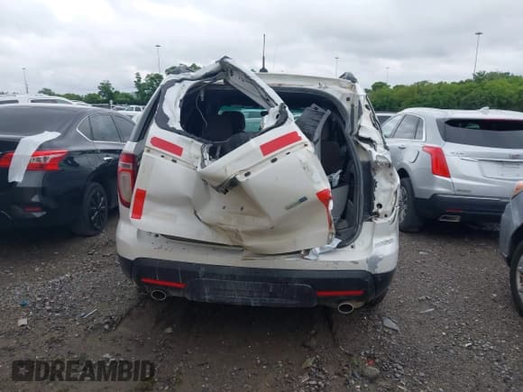 ✅ 2015 Ford Explorer • VIN: 1FM5K8B89FGB92208 • Lot: 42099998. Wystawiony na IAAI z przebiegiem 99 792 mil. Bezpłatny archiwum sprzedaży aukcyjnych z USA i szczegółowy raport historii pojazdu na DreamBid. Zdjęcie 16.