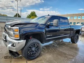 ✅ 2015 Chevrolet Silverado 2500HD LTZ • VIN: 1GC1KWE84FF121703 • Лот: 84705065. Опубликован ранее на Copart с пробегом 296 984 миль. Бесплатный доступ к архиву аукционных продаж из США и подробный отчёт об истории автомобиля на DreamBid. Изображение 1.