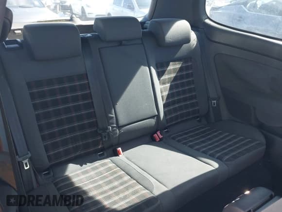 ✅ 2009 Volkswagen Golf GTI • VIN: WVWEV71K79W111610 • Lot: 43589374. Wystawiony na IAAI z przebiegiem 154 499 mil. Bezpłatny archiwum sprzedaży aukcyjnych z USA i szczegółowy raport historii pojazdu na DreamBid. Zdjęcie 8.