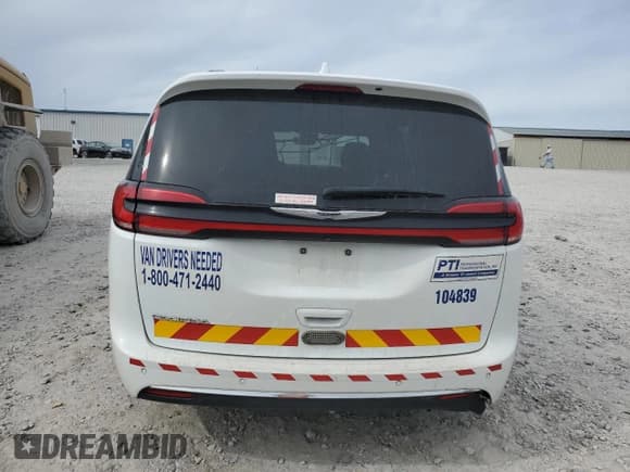 ✅ 2022 Chrysler Pacifica Touring • VIN: 2C4RC1FGXNR104839 • Lot: 89722585. Wystawiony na Copart z przebiegiem 304 039 mil. Bezpłatny archiwum sprzedaży aukcyjnych z USA i szczegółowy raport historii pojazdu na DreamBid. Zdjęcie 6.