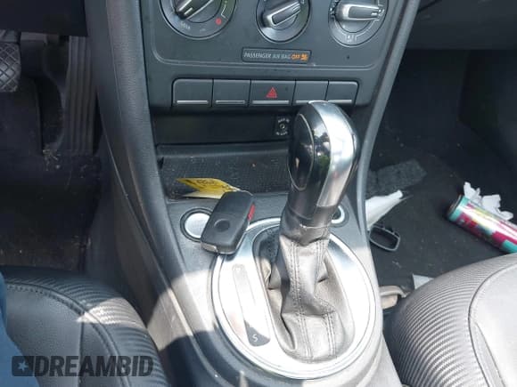 ✅ 2013 Volkswagen Beetle Fender Edition • VIN: 3VWJP7AT0DM619196 • Lot: 42451537. Listed on IAAI with 159,206 mi. Free auction sales archive from the USA and detailed vehicle history report at DreamBid. Image 11.