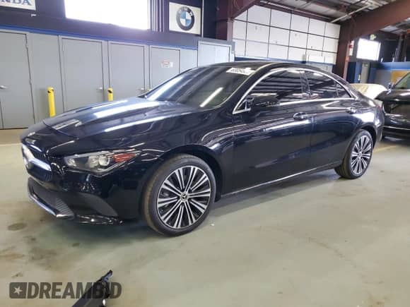 2022 Mercedes-Benz CLA 250 z VIN W1K5J4GB4NN290437, wystawiony jako Copart lot #63054925 z przebiegiem 63 580 mil mil oraz Szkoda całkowita • Salvage title. Historia ofert i sprzedaży dostępna na DreamBid. Obrazek 1.