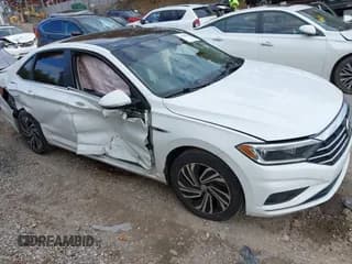 ✅ 2021 Volkswagen Jetta SEL Premium • VIN: 3VWG57BU4MM009017 • Lot: 43600964. Wystawiony na IAAI z przebiegiem 101 671 mil. Bezpłatny archiwum sprzedaży aukcyjnych z USA i szczegółowy raport historii pojazdu na DreamBid. Zdjęcie 1.