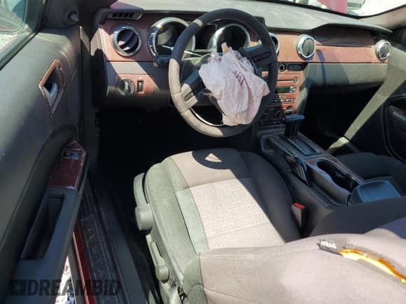 ✅ 2007 Ford Mustang Deluxe • VIN: 1ZVHT80N475356708 • Lot: 58121645. Listed on Copart with 170,700 mi. Free auction sales archive from the USA and detailed vehicle history report at DreamBid. Image 8.