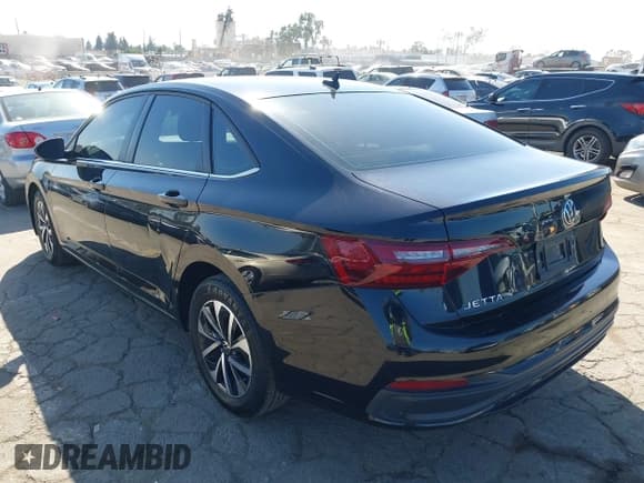 ✅ 2023 Volkswagen Jetta S • VIN: 3VW4M7BU3PM011321 • Lot: 43516131. Wystawiony na IAAI z przebiegiem 57 484 mil. Bezpłatny archiwum sprzedaży aukcyjnych z USA i szczegółowy raport historii pojazdu na DreamBid. Zdjęcie 3.