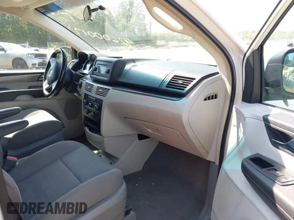 ✅ 2012 Volkswagen Routan S • VIN: 2C4RVAAG4CR293664 • Lot: 42600017. Listed on IAAI with 186,717 mi. Free auction sales archive from the USA and detailed vehicle history report at DreamBid. Image 5.