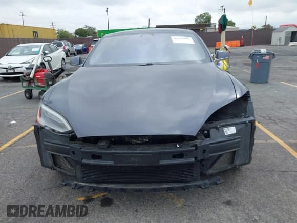 ✅ 2019 Tesla Model S 75D • VIN: 5YJSA1E24KF299762 • Lot: 43325985. Listed on IAAI with 93,016 mi. Free auction sales archive from the USA and detailed vehicle history report at DreamBid. Image 13.