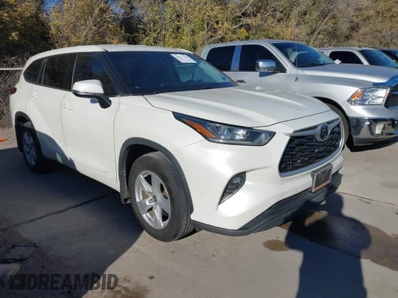 ✅ 2020 Toyota Highlander LE • VIN: 5TDBZRBH5LS519715 • Lot: 43927543. Listed on IAAI with 127,915 mi. Free auction sales archive from the USA and detailed vehicle history report at DreamBid. Image 1.