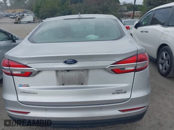 ✅ 2019 Ford Fusion SE • VIN: 3FA6P0LU8KR179966 • Lot: 43299378. Wystawiony na IAAI z przebiegiem 137 055 mil. Bezpłatny archiwum sprzedaży aukcyjnych z USA i szczegółowy raport historii pojazdu na DreamBid. Zdjęcie 16.