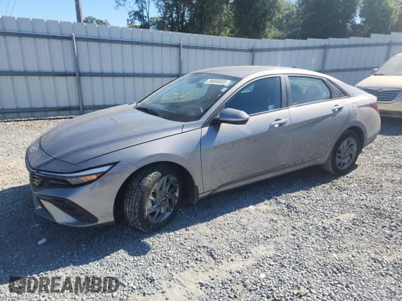 ✅ 2024 Hyundai Elantra SEL • VIN: KMHLM4DG7RU795632 • Lot: 86865805. Wystawiony na Copart z przebiegiem 13 579 mil. Bezpłatny archiwum sprzedaży aukcyjnych z USA i szczegółowy raport historii pojazdu na DreamBid. Zdjęcie 1.