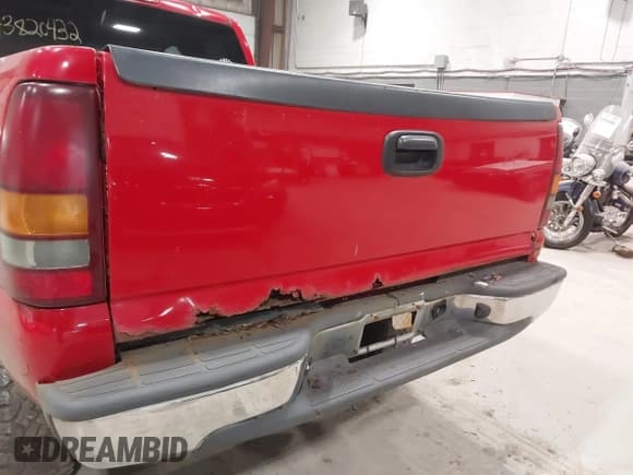 ✅ 2002 Chevrolet Silverado 2500HD • VIN: 1GCHK29U12E160263 • Lot: 43820432. Wystawiony na IAAI z przebiegiem 233 390 mil. Bezpłatny archiwum sprzedaży aukcyjnych z USA i szczegółowy raport historii pojazdu na DreamBid. Zdjęcie 12.