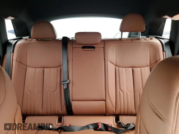 ✅ 2022 Audi e-tron Chronos • VIN: WA1VABGE1NB015127 • Lot: 59771023. Wystawiony na Copart z przebiegiem 12 716 mil. Bezpłatny archiwum sprzedaży aukcyjnych z USA i szczegółowy raport historii pojazdu na DreamBid. Zdjęcie 10.