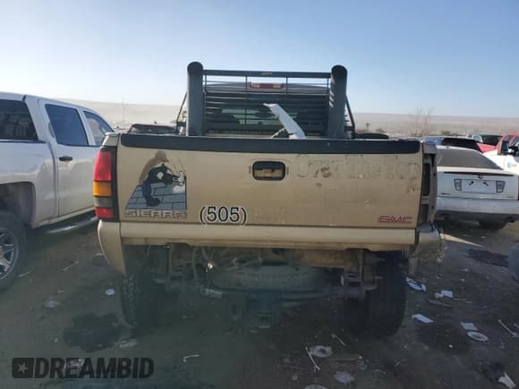 ✅ 2004 GMC Sierra 2500HD SLT • VIN: 1GTHK23284F266472 • Lot: 83846764. Wystawiony na Copart z przebiegiem 233 527 mil. Bezpłatny archiwum sprzedaży aukcyjnych z USA i szczegółowy raport historii pojazdu na DreamBid. Zdjęcie 6.