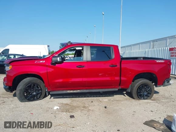 ✅ 2025 Chevrolet Silverado 1500 LT Trail Boss • VIN: 3GCUKFED5SG366335 • Lot: 43010115. Wystawiony na IAAI z przebiegiem Nie podano. Bezpłatny archiwum sprzedaży aukcyjnych z USA i szczegółowy raport historii pojazdu na DreamBid. Zdjęcie 14.