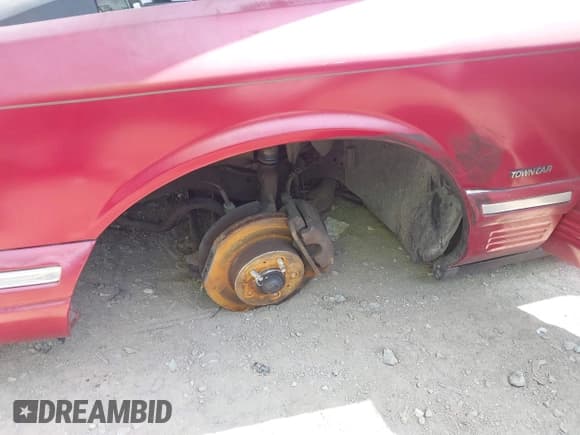 ✅ 1995 Lincoln Town Car Signature • VIN: 1LNLM82W1SY634483 • Лот: 43278342. Опубликован ранее на IAAI с пробегом 103 639 миль. Бесплатный доступ к архиву аукционных продаж из США и подробный отчёт об истории автомобиля на DreamBid. Изображение 6.