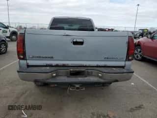 2000 Chevrolet Silverado 2500 LT z VIN 1GCGK29U2YE430010, wystawiony jako Copart lot #37657274 z przebiegiem 329 629 mil mil oraz Czysty tytuł • Clean title. Historia ofert i sprzedaży dostępna na DreamBid. Obrazek 6.