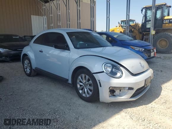 ✅ 2017 Volkswagen Beetle Fleet • VIN: 3VWF17AT4HM610482 • Лот: 82104835. Опубликован ранее на Copart с пробегом 108 111 миль. Бесплатный доступ к архиву аукционных продаж из США и подробный отчёт об истории автомобиля на DreamBid. Изображение 4.
