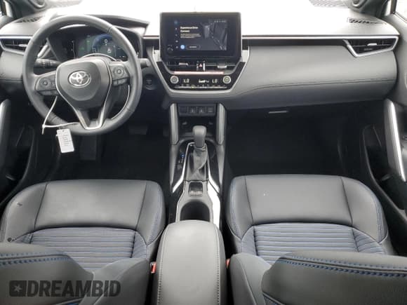 ✅ 2024 Toyota Corolla Cross Hybrid S • VIN: 7MUFBABG3RV025110 • Lot: 54606865. Wystawiony na Copart z przebiegiem 6 218 mil. Bezpłatny archiwum sprzedaży aukcyjnych z USA i szczegółowy raport historii pojazdu na DreamBid. Zdjęcie 8.