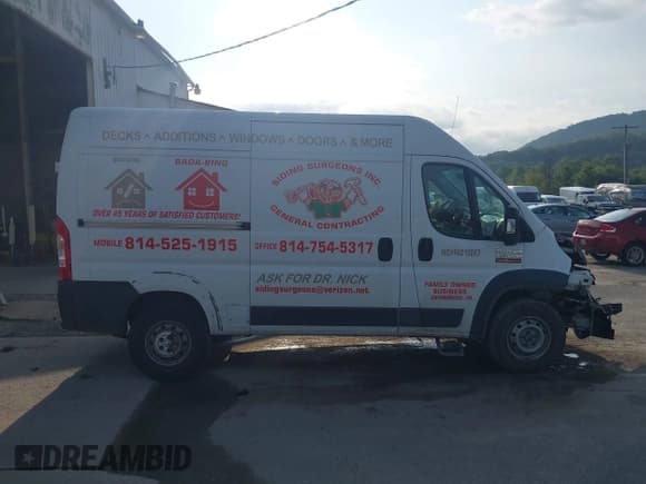 ✅ 2018 Ram ProMaster Cargo • VIN: 3C6TRVBG0JE157988 • Lot: 43133786. Wystawiony na IAAI z przebiegiem 100 699 mil. Bezpłatny archiwum sprzedaży aukcyjnych z USA i szczegółowy raport historii pojazdu na DreamBid. Zdjęcie 13.