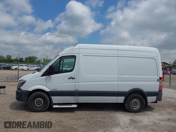 ✅ 2014 Mercedes-Benz Sprinter Cargo • VIN: WD3PE7DC5E5826652 • Лот: 41674834. Опубликован ранее на IAAI с пробегом 213 675 миль. Бесплатный доступ к архиву аукционных продаж из США и подробный отчёт об истории автомобиля на DreamBid. Изображение 14.