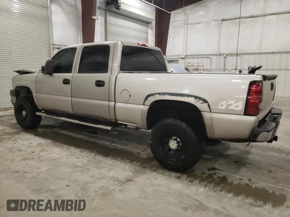 ✅ 2003 Chevrolet Silverado 2500HD LS • VIN: 1GCHK23133F156046 • Lot: 85006365. Wystawiony na Copart z przebiegiem Nie podano. Bezpłatny archiwum sprzedaży aukcyjnych z USA i szczegółowy raport historii pojazdu na DreamBid. Zdjęcie 2.
