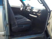 ✅ 2000 Dodge 2500 • VIN: 1B7KF23W7YJ142869 • Lot: 43682072. Wystawiony na IAAI z przebiegiem 195 506 mil. Bezpłatny archiwum sprzedaży aukcyjnych z USA i szczegółowy raport historii pojazdu na DreamBid. Zdjęcie 5.