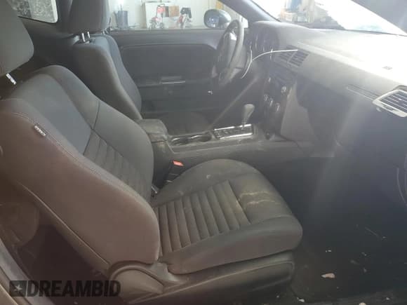 ✅ 2013 Dodge Challenger Rallye Redline • VIN: 2C3CDYAG4DH645526 • Lot: 87812185. Wystawiony na Copart z przebiegiem Nie podano. Bezpłatny archiwum sprzedaży aukcyjnych z USA i szczegółowy raport historii pojazdu na DreamBid. Zdjęcie 7.