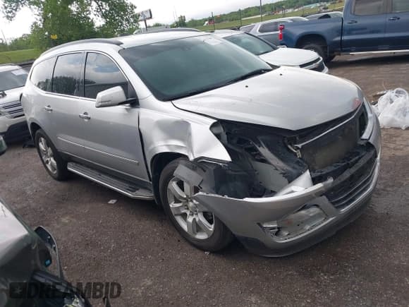 ✅ 2017 Chevrolet Traverse Premier • VIN: 1GNKRJKD1HJ230177 • Lot: 42111204. Wystawiony na IAAI z przebiegiem 121 727 mil. Bezpłatny archiwum sprzedaży aukcyjnych z USA i szczegółowy raport historii pojazdu na DreamBid. Zdjęcie 1.