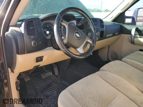 ✅ 2007 Chevrolet Silverado 2500HD Work Truck • VIN: 1GCHC24K27E583766 • Лот: 92220785. Опубликован ранее на Copart с пробегом 134 625 миль. Бесплатный доступ к архиву аукционных продаж из США и подробный отчёт об истории автомобиля на DreamBid. Изображение 8.