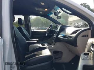 ✅ 2017 Dodge Grand Caravan SXT • VIN: 2C4RDGCG2HR842661 • Lot: 42919078. Wystawiony na IAAI z przebiegiem 129 564 mil. Bezpłatny archiwum sprzedaży aukcyjnych z USA i szczegółowy raport historii pojazdu na DreamBid. Zdjęcie 5.