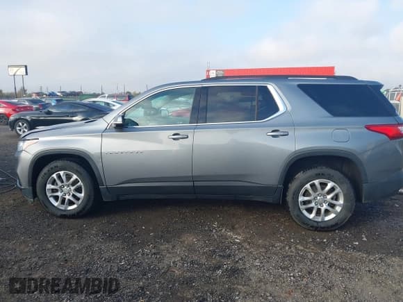 ✅ 2020 Chevrolet Traverse LT Cloth • VIN: 1GNERGKW7LJ163823 • Lot: 43634883. Wystawiony na IAAI z przebiegiem 142 044 mil. Bezpłatny archiwum sprzedaży aukcyjnych z USA i szczegółowy raport historii pojazdu na DreamBid. Zdjęcie 15.