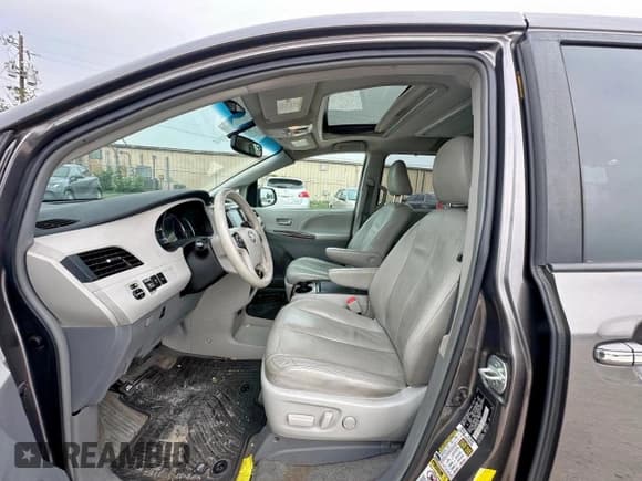 ✅ 2013 Toyota Sienna XLE • VIN: 5TDDK3DC1DS062365 • Lot: 61709045. Wystawiony na Copart z przebiegiem 252 932 mil. Bezpłatny archiwum sprzedaży aukcyjnych z USA i szczegółowy raport historii pojazdu na DreamBid. Zdjęcie 5.