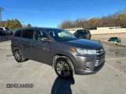 ✅ 2018 Toyota Highlander LE • VIN: 5TDBZRFH8JS908713 • Лот: 93683215. Опубликован ранее на Copart с пробегом 168 788 миль. Бесплатный доступ к архиву аукционных продаж из США и подробный отчёт об истории автомобиля на DreamBid. Изображение 4.