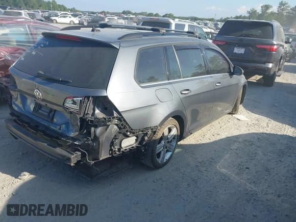 ✅ 2015 Volkswagen Golf SE • VIN: 3VWCA7AUXFM512467 • Lot: 42835954. Listed on IAAI with 164,819 mi. Free auction sales archive from the USA and detailed vehicle history report at DreamBid. Image 4.
