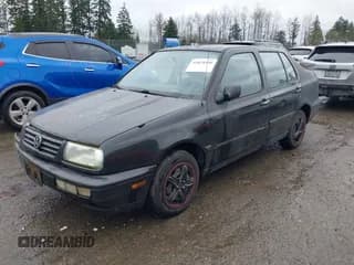 ✅ 1997 Volkswagen Jetta GL • VIN: 3VWRA81H2VM066641 • Lot: 41824550. Wystawiony na IAAI z przebiegiem 255 075 mil. Bezpłatny archiwum sprzedaży aukcyjnych z USA i szczegółowy raport historii pojazdu na DreamBid. Zdjęcie 2.