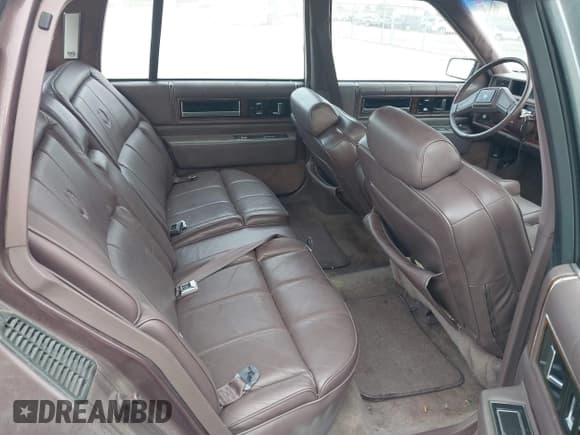 ✅ 1988 Cadillac DeVille • VIN: 1G6CD5156J4266323 • Lot: 43032476. Wystawiony na IAAI z przebiegiem 82 627 mil. Bezpłatny archiwum sprzedaży aukcyjnych z USA i szczegółowy raport historii pojazdu na DreamBid. Zdjęcie 8.
