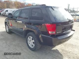 ✅ 2008 Jeep Grand Cherokee Laredo • VIN: 1J8GR48K28C142158 • Lot: 43688969. Wystawiony na IAAI z przebiegiem 242 556 mil. Bezpłatny archiwum sprzedaży aukcyjnych z USA i szczegółowy raport historii pojazdu na DreamBid. Zdjęcie 3.