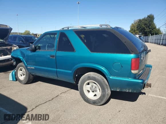 ✅ 1996 Chevrolet Blazer LS • VIN: 1GNCS18W7TK140620 • Лот: 87446815. Опубликован ранее на Copart с пробегом 186 497 миль. Бесплатный доступ к архиву аукционных продаж из США и подробный отчёт об истории автомобиля на DreamBid. Изображение 2.