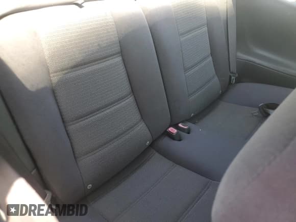 ✅ 2004 Ford Mustang Standard • VIN: 1FAFP40624F138813 • Lot: 61805275. Wystawiony na Copart z przebiegiem 174 285 mil. Bezpłatny archiwum sprzedaży aukcyjnych z USA i szczegółowy raport historii pojazdu na DreamBid. Zdjęcie 10.