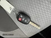 ✅ 2018 Toyota Corolla LE • VIN: 2T1BURHE9JC116855 • Лот: 43743780. Опубликован ранее на IAAI с пробегом 235 389 миль. Бесплатный доступ к архиву аукционных продаж из США и подробный отчёт об истории автомобиля на DreamBid. Изображение 11.