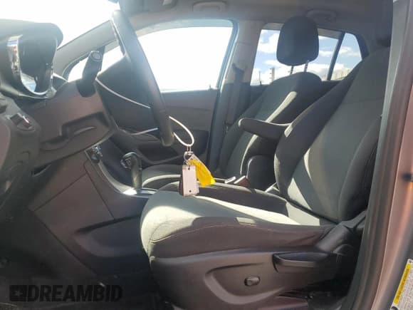 ✅ 2020 Chevrolet Trax LS • VIN: 3GNCJNSB5LL290286 • Lot: 82350215. Wystawiony na Copart z przebiegiem 69 895 mil. Bezpłatny archiwum sprzedaży aukcyjnych z USA i szczegółowy raport historii pojazdu na DreamBid. Zdjęcie 7.