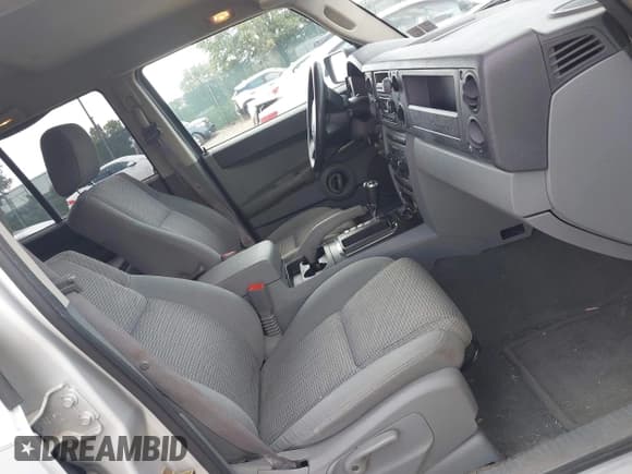 ✅ 2006 Jeep Commander • VIN: 1J8HG48K16C194985 • Lot: 43257335. Wystawiony na IAAI z przebiegiem 168 386 mil. Bezpłatny archiwum sprzedaży aukcyjnych z USA i szczegółowy raport historii pojazdu na DreamBid. Zdjęcie 5.