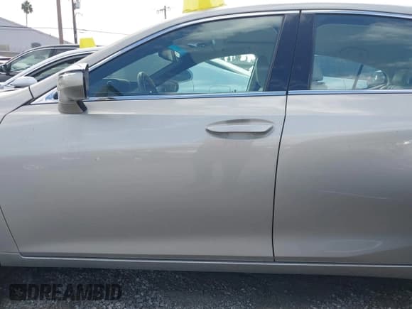 ✅ 2024 Lexus ES 300h Luxury • VIN: 58AEA1C17RU049851 • Lot: 43159025. Listed on IAAI with 3,473 mi. Free auction sales archive from the USA and detailed vehicle history report at DreamBid. Image 15.