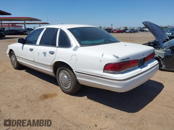 ✅ 1997 Ford Crown Victoria Police • VIN: 2FALP71WXVX188965 • Лот: 42702134. Опубликован ранее на IAAI с пробегом 322 848 миль. Бесплатный доступ к архиву аукционных продаж из США и подробный отчёт об истории автомобиля на DreamBid. Изображение 3.