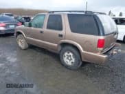 ✅ 2004 Chevrolet Blazer LS • VIN: 1GNDT13X74K151653 • Lot: 41503096. Wystawiony na IAAI z przebiegiem 219 609 mil. Bezpłatny archiwum sprzedaży aukcyjnych z USA i szczegółowy raport historii pojazdu na DreamBid. Zdjęcie 3.