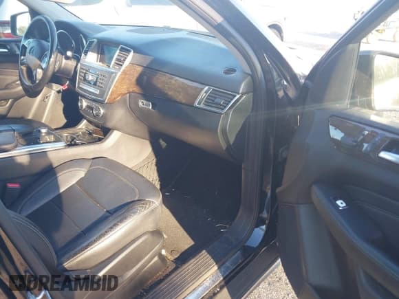 ✅ 2015 Mercedes-Benz M 350 • VIN: 4JGDA5HB6FA577230 • Lot: 43544951. Wystawiony na IAAI z przebiegiem 196 640 mil. Bezpłatny archiwum sprzedaży aukcyjnych z USA i szczegółowy raport historii pojazdu na DreamBid. Zdjęcie 5.