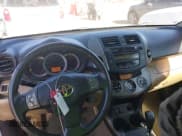 ✅ 2011 Toyota RAV4 Limited • VIN: 2T3YF4DV0BW058705 • Лот: 43652455. Опубликован ранее на IAAI с пробегом 189 803 миль. Бесплатный доступ к архиву аукционных продаж из США и подробный отчёт об истории автомобиля на DreamBid. Изображение 18.